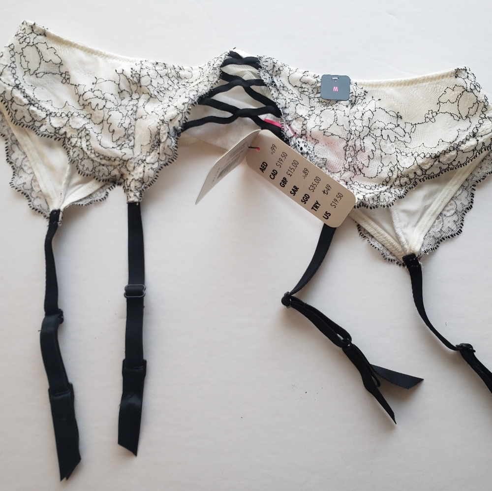 2/$15 NWT Medium Lasenza Garter Belt